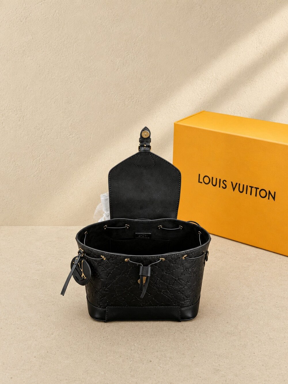 Louis Vuitton Embossed Cowhide Montsouris Backpack with Gold Hardware - Picture 4 of 6